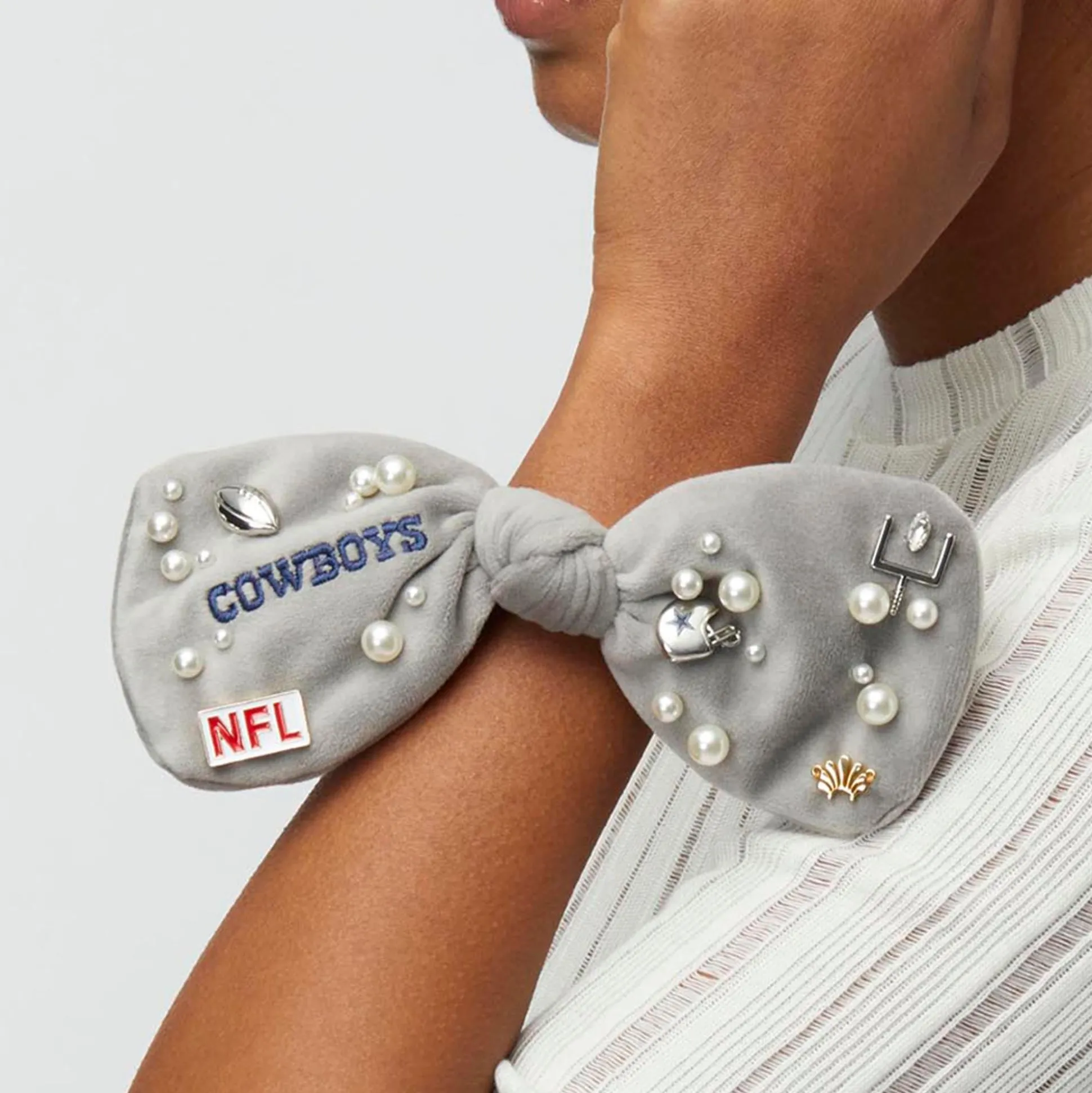 DALLAS COWBOYS LELE SADOUGHI X NFL GREY BOW SCRUNCHIE