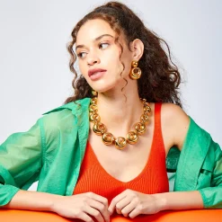 GOLD MEDALLION NECKLACE