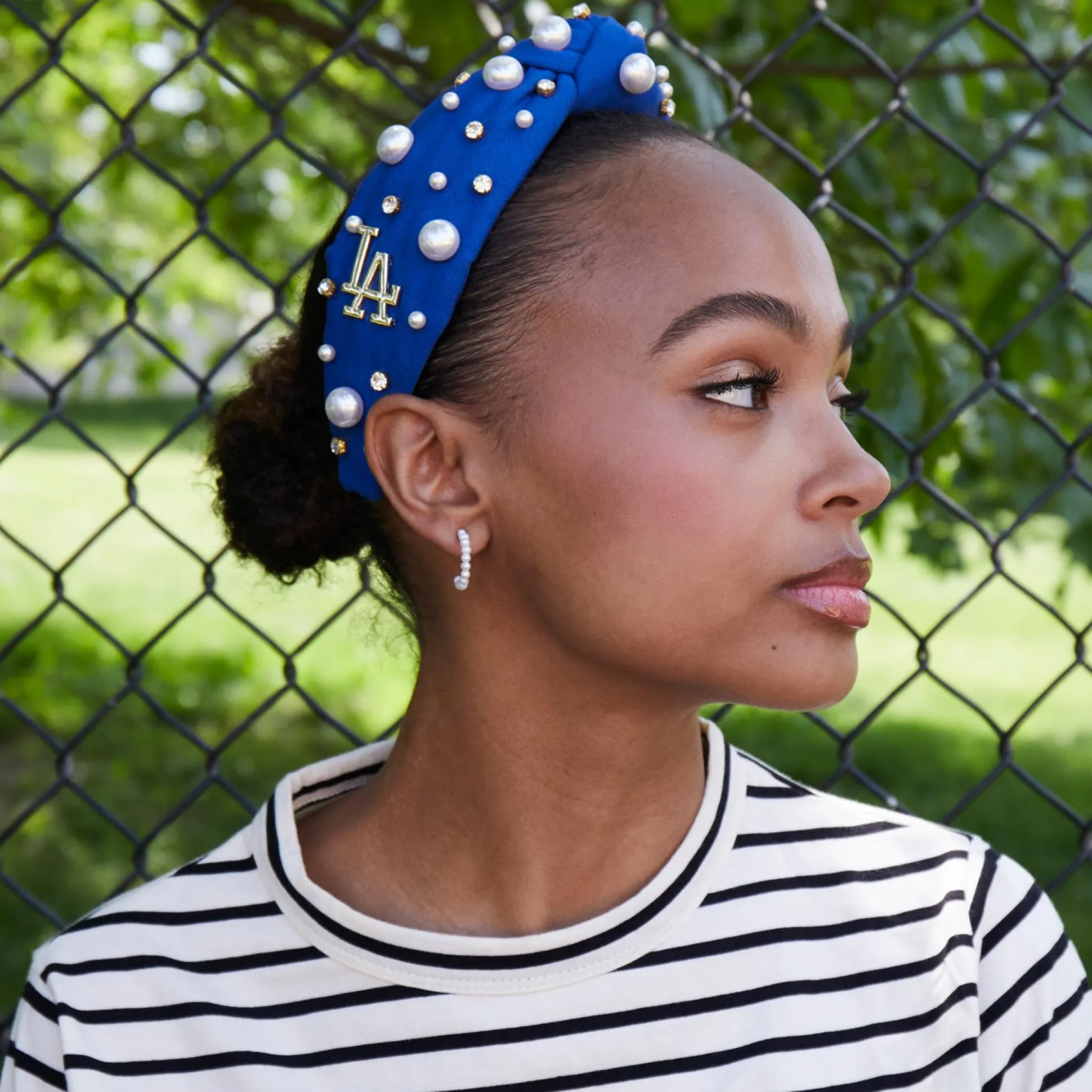 LA DODGERS LELE SADOUGHI / MLB LA BREEZE EMBELLISHED KNOTTED HEADBAND