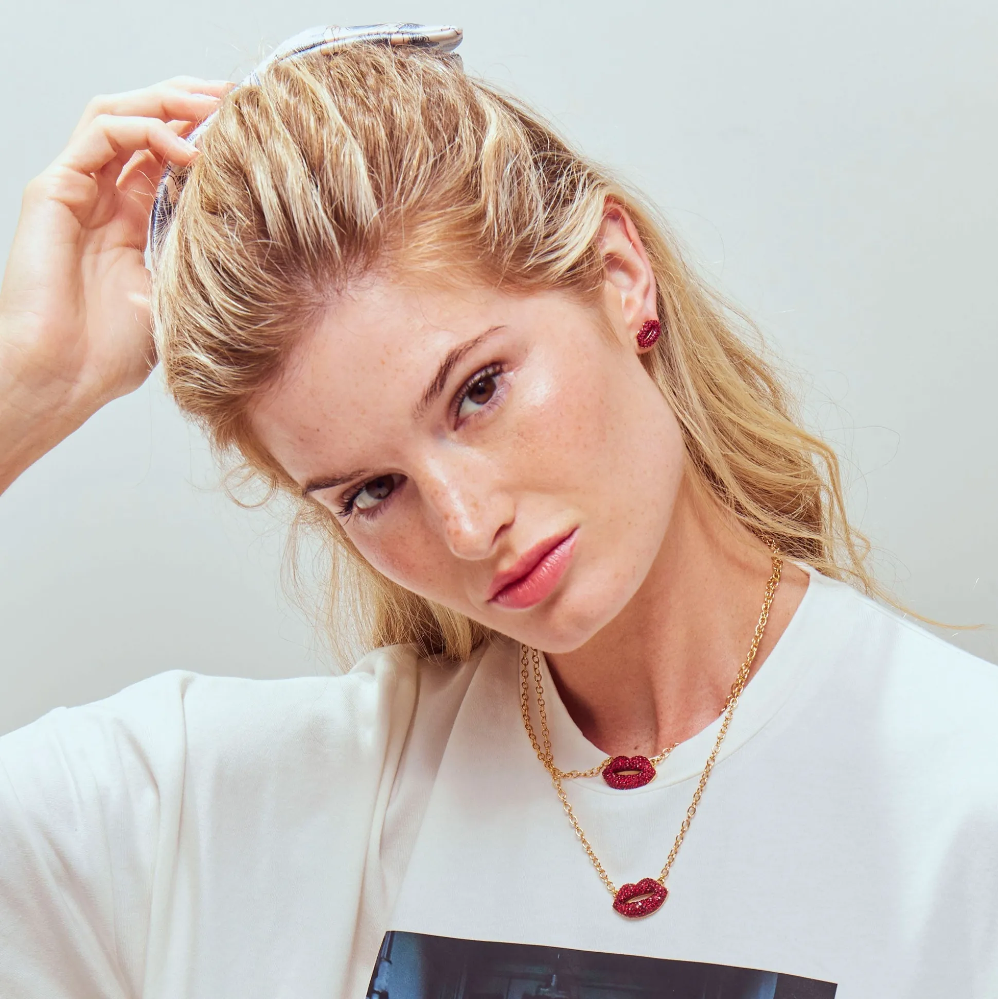LIPSTICK RED LELE SADOUGHI X MARILYN MONROE PAVE KISS NECKLACE