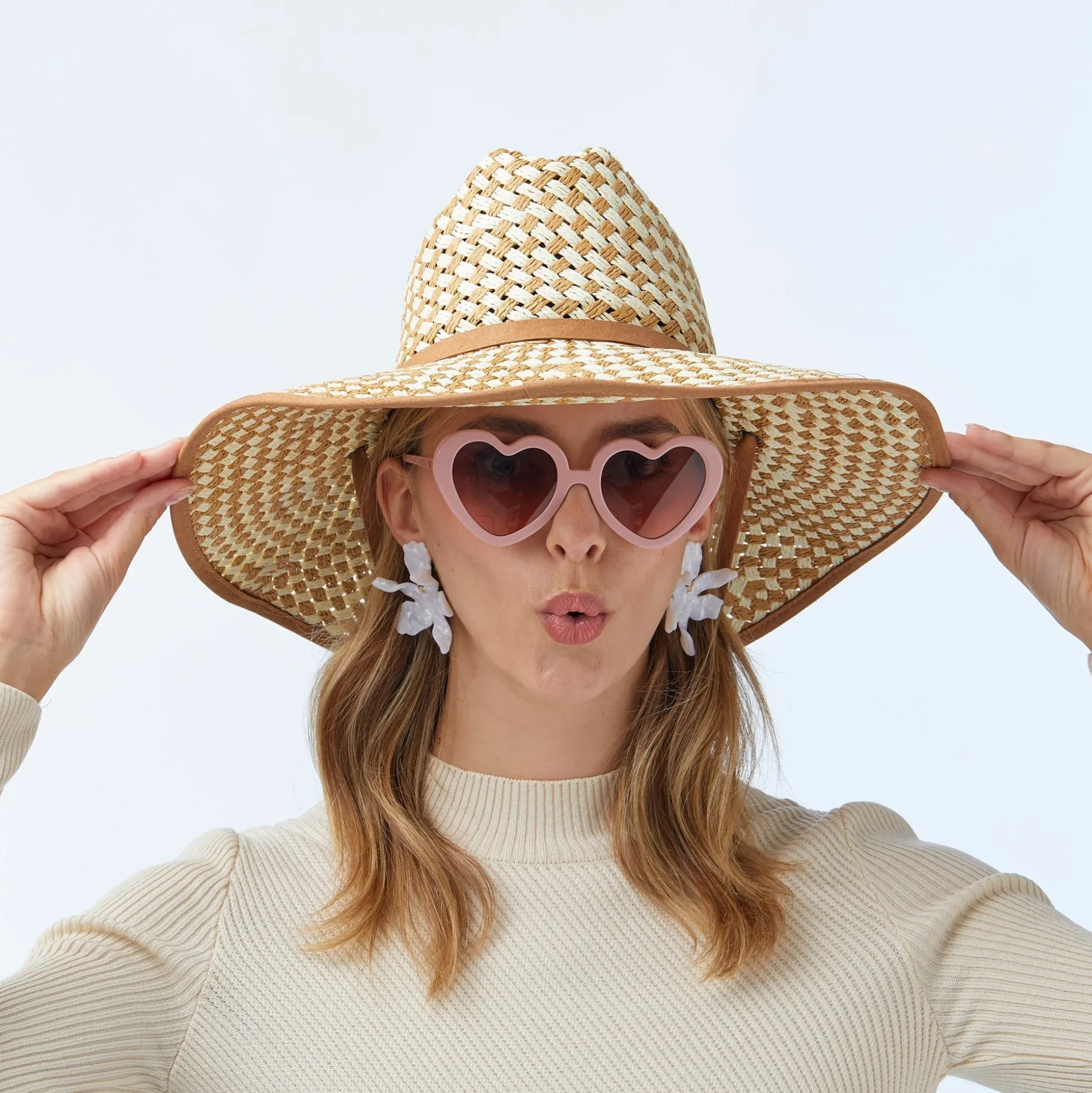 NATURAL STRAW CHECKERED HAT