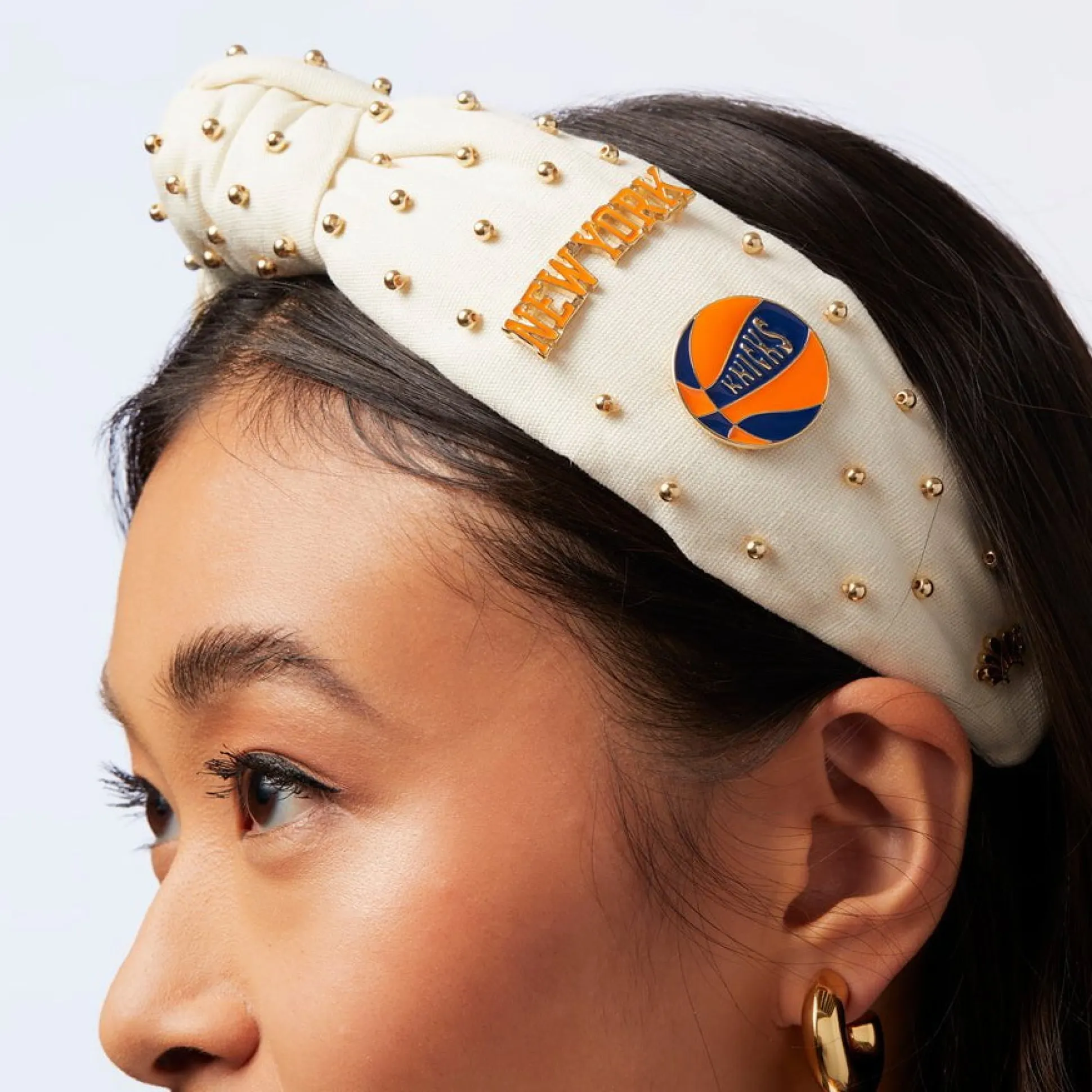 NEW YORK KNICKS LELE SADOUGHI / NBA IVORY EMBELLISHED KNOTTED HEADBAND