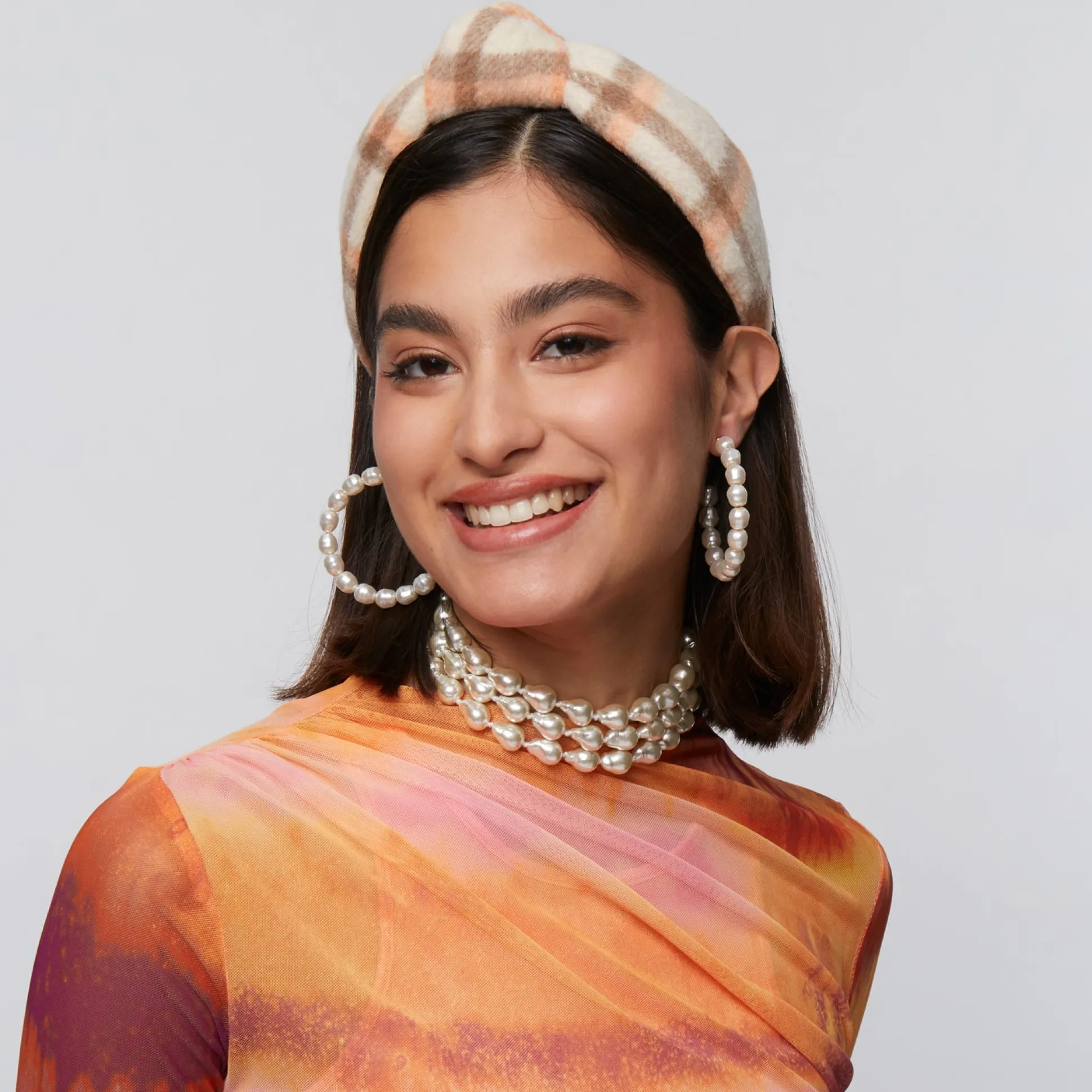 PEARL DIANA TRIPLE ROW CHOKER